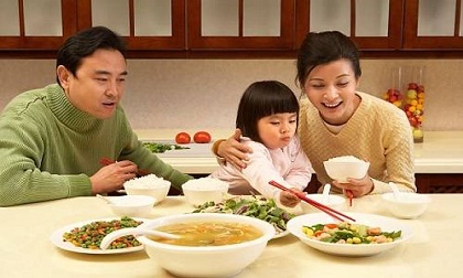 Dạy con 3 tuổi ngoan ngoãn không quát tháo thông qua những kỹ năng cơ bản