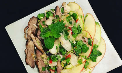 Đổi vị bữa cơm cuối tuần với món salad vịt cực hấp dẫn