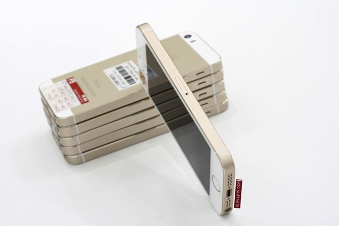 iPhone 5S gia con 2 trieu dong tai Viet Nam hinh anh 1