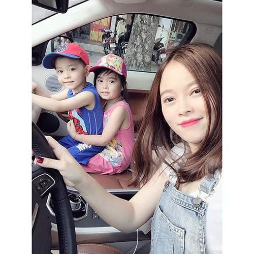 khong tham gia showbiz, 3 me don than van noi tieng vi “dep mon con mat” va gioi kiem tien - 4