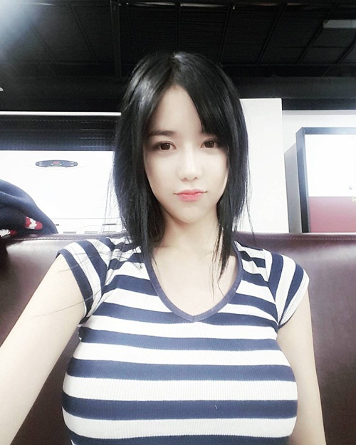 Hot girl đẹp nhất xứ Hàn có đối thủ mới đẹp như 
