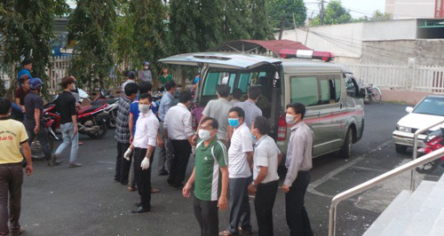 bang hoang phat hien thi the nu hieu pho trong khach san - 2