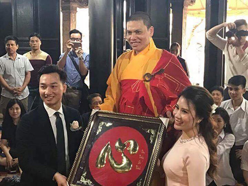 mc thanh trung lam le hang thuan tren chua cung vo 9x - 4