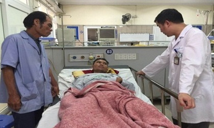 Hà Nội: Uống rượu ở phố Vọng, một bệnh nhân ngộ độc, tiên lượng tử vong