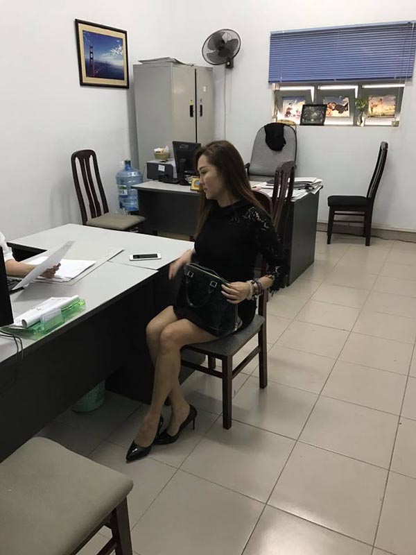 Phi Thanh Vân ôm con 5 tiếng tại tòa án, chồng vẫn không đến giải quyết ly hôn - Ảnh 3. Phi Thanh Vân ôm con 5 tiếng tại tòa án, chồng vẫn không đến giải quyết ly hôn - Ảnh 3.