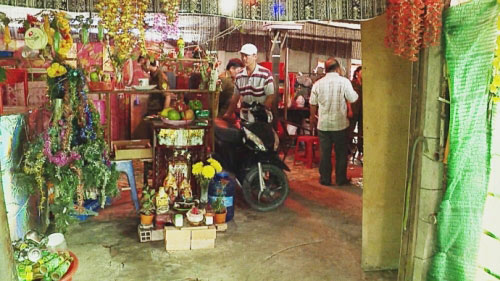 Bán nước ế ẩm, tú bà chuyển nghề... bán dâm giá rẻ - 2