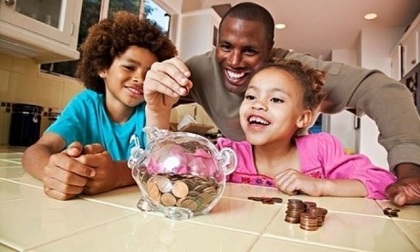 Cách giúp cha mẹ dạy con về tiền bạc