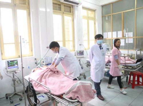 Vụ xe đón dâu gặp nạn: “Tôi bị hất văng mạnh lên trần xe” - 1