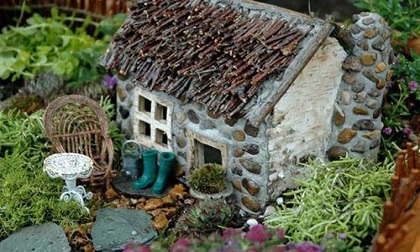 Trang trí sân vườn bằng nhà đá mini xinh đẹp