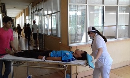 Vụ tai nạn 3 người chết, 18 học sinh nhập viện: Tài xế dùng điện thoại lúc lưu thông?
