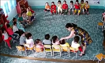 Bạo hành trẻ tại trường mầm non - phải trị từ gốc