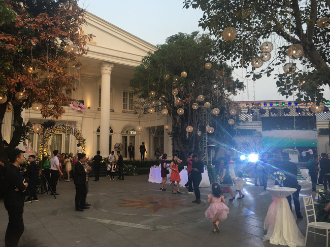 MC Thành Trung và vợ hotgirl kí kết hợp đồng hôn nhân trước sự làm chứng của Xuân Bắc và Tự Long - Ảnh 12.