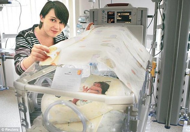 Những bà mẹ kỳ lạ có câu chuyện sinh nở không thể tin nổi - Ảnh 4. Những bà mẹ kỳ lạ có câu chuyện sinh nở không thể tin nổi - Ảnh 4.