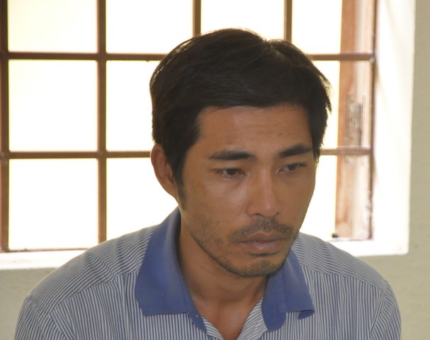 Chong chem gan dut lia ban tay cua vo vi ghen hinh anh 1
