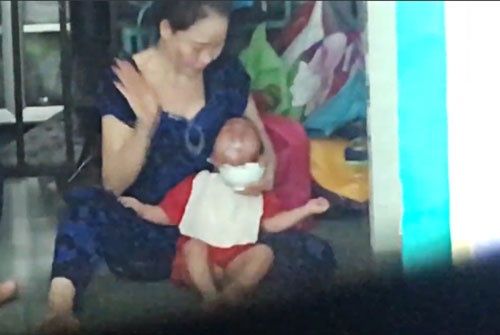 Rùng mình 4 chiêu thức bạo hành trẻ nhẫn tâm của các bảo mẫu thời nay