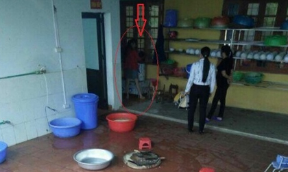 Cô giáo dọa cắm điện, thả bé 4 tuổi vào máy vặt lông gà: Tiện thì dọa
