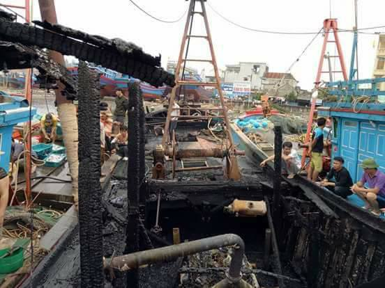 Thanh Hóa: Cứu thoát 3 thuyền viên gặp nạn cháy tàu trên biển