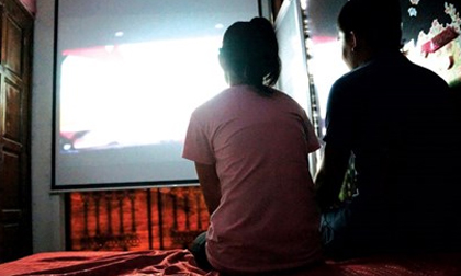 Bé gái 13 tuổi bị bạn trai rủ đi cà phê xem phim HD rồi làm chuyện 'người lớn'