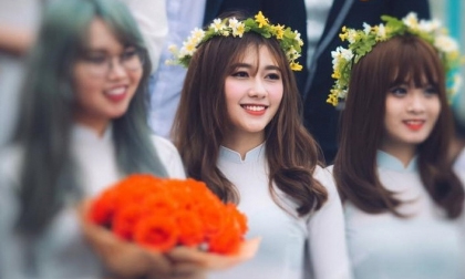 Nữ sinh ĐH Xây dựng có 'nụ cười tỏa nắng' hút hồn dân mạng