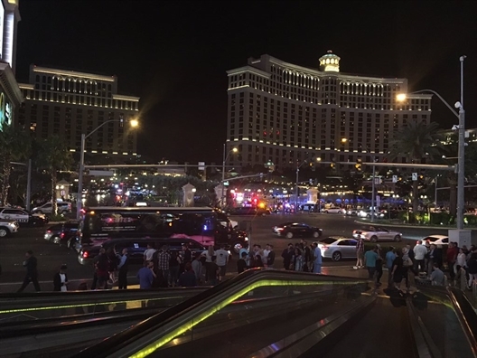 Sung no, khach hoang loan bo chay khoi khach san o Las Vegas
