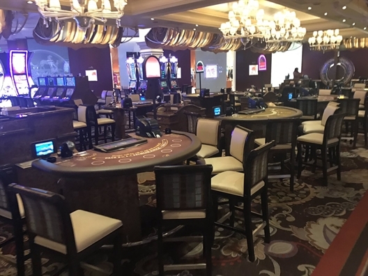 Sung no, khach hoang loan bo chay khoi khach san o Las Vegas
