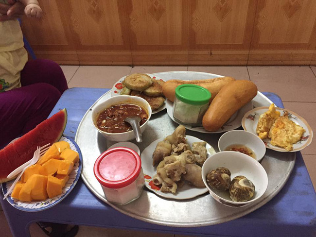 Bà mẹ chồng làm thơ tặng con dâu và bữa ăn ở cữ đầy tú hụ khiến không ít chị em ước ao - Ảnh 2.