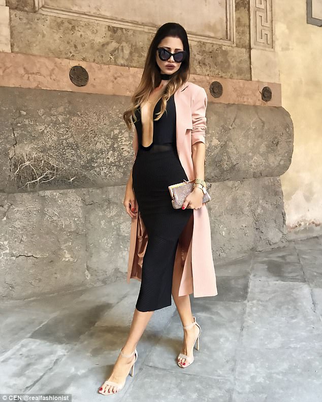 Bà hai cháu trẻ như gái 20 