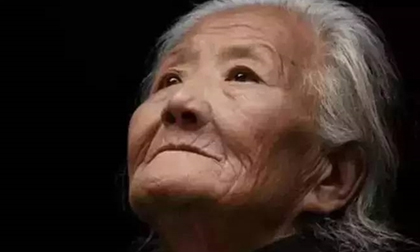 Con trai bỏ mặc mẹ già 70 sống cô độc, con dâu thì coi mẹ chồng như osin giúp việc