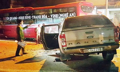 Xe bán tải tông ô tô khách ở Phú Thọ, 3 người thương vong