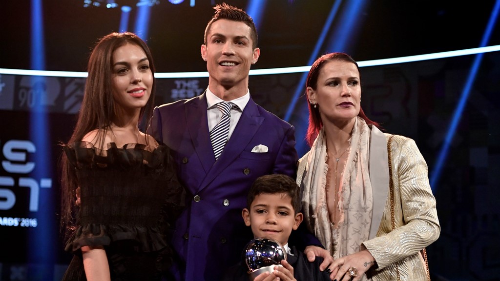 6 su that thu vi ve ban gai cua Ronaldo hinh anh 6