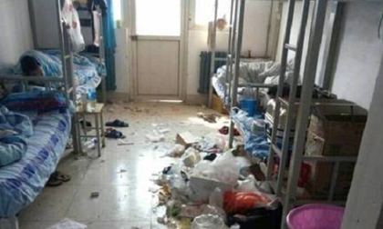 Dân mạng lại đang 'dậy sóng' vì KTX bẩn 'kinh hoàng' của nam sinh Trung Quốc