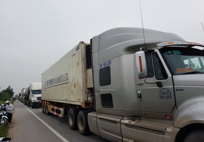 Video- hiện- trường- xe- khách- và- xe- Container-