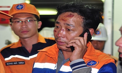 Vụ chìm tàu Hải Thành, 9 người mất tích: 'Các bác cứu bố cháu với'