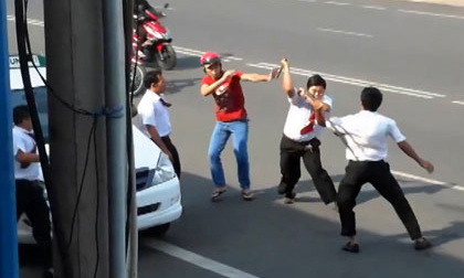 Tranh giành khách, đâm chết tài xế của hãng xe đối thủ