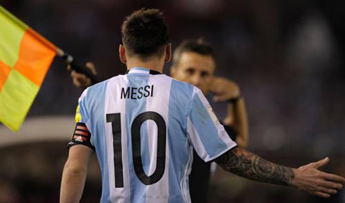 Messi bị treo giò 4 trận: Lời chối tội khó tin - 1