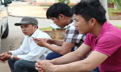 Vụ chìm tàu Hải Thành 26: Tin dữ xao xác xóm nghèo