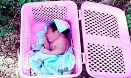 Vẻ bụ bẫm của bé sơ sinh Thái bị mẹ bỏ rơi sau 6 tháng khiến ai cũng mừng