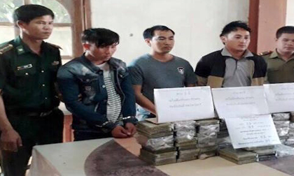 Bắt 3 đối tượng đang trên đường tiêu thụ 97 bánh heroin