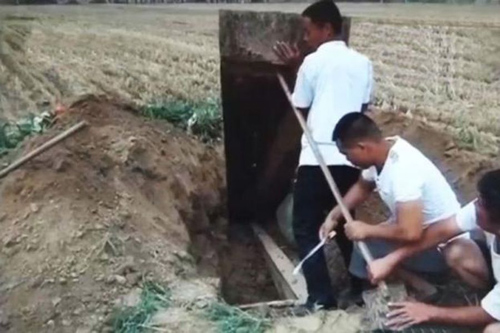 rung minh hu tuc dao trom tu thi roi cho ket hon voi nguoi chet - 1
