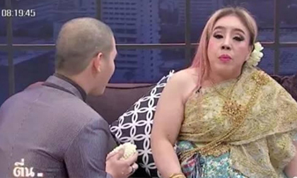Nữ đại gia Thái Lan định lao vào đánh chồng trẻ thứ 9 vì tung tin đồn bà mắc bệnh AIDS