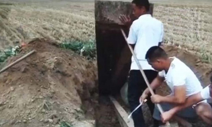 Rùng mình hủ tục đào trộm tử thi rồi cho kết hôn với người chết