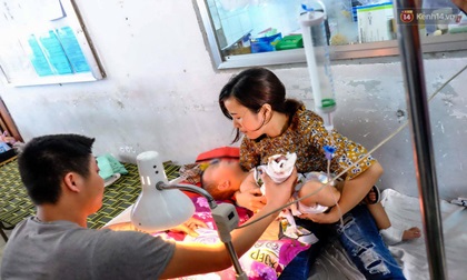 Mẹ bé trai bị kẹt tay vào thang cuốn sân bay Tân Sơn Nhất: “Vụ việc xảy ra quá nhanh, tôi không kịp trở tay”