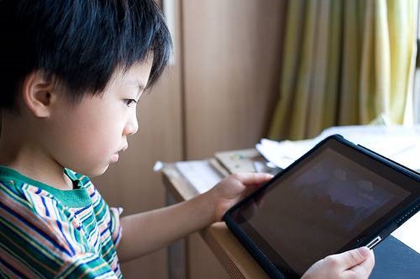 Những nguyên nhân chủ quan khiến trẻ dậy thì sớm mà cha mẹ không ngờ đến - Ảnh 2.