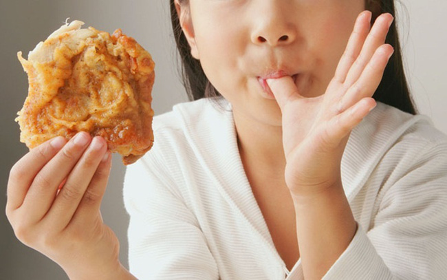 Những nguyên nhân chủ quan khiến trẻ dậy thì sớm mà cha mẹ không ngờ đến - Ảnh 1.