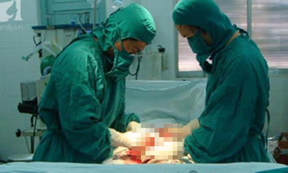 Bị vợ phát hiện ngoại tình, người đàn ông tự lấy dây thun cột chặt tinh hoàn để... trừng phạt mình