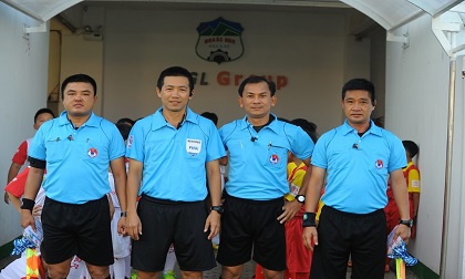 Tạm đình chỉ 2 trọng tài bắt trận HAGL vs Thanh Hóa