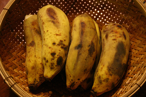 cach lam banh chuoi chien gion rum, an mai khong ngan hinh anh 1