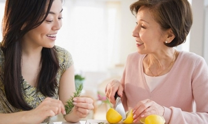 Con dâu buồn vì không được sống chung với mẹ chồng