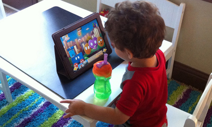 Nếu không thể cấm, đây là cách giúp trẻ 2-5 tuổi dùng Ipad hiệu quả
