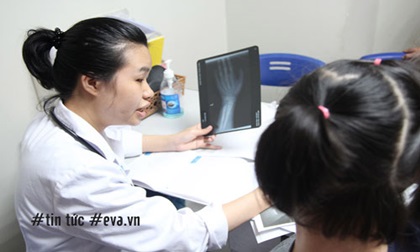Con dậy thì sớm, bố mẹ tự ý đưa đi tiêm hóc môn là quá liều lĩnh